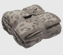 Load image into Gallery viewer, Leopard Knit Plush Blanket
