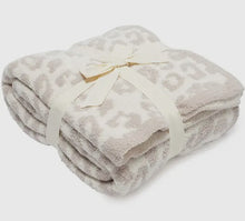 Load image into Gallery viewer, Leopard Knit Plush Blanket
