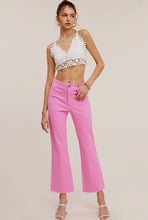 Load image into Gallery viewer, Soft Washed Stretchy Cropped Jeans
