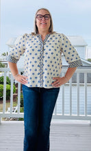 Load image into Gallery viewer, Floral Contrast Button Up Top

