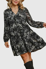 Load image into Gallery viewer, Plus Size Floral Print Dress
